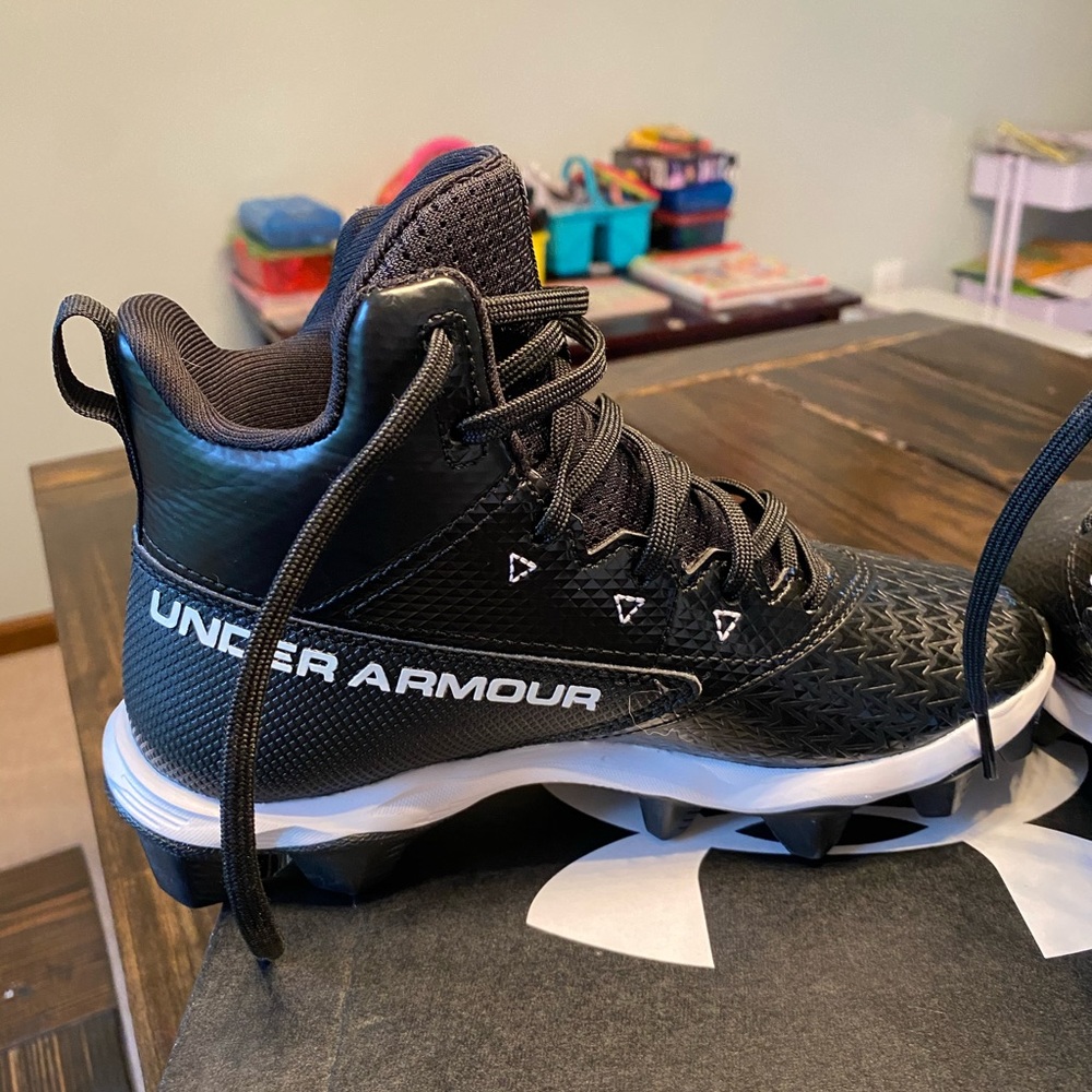 Under Armour football cleats size 2.5